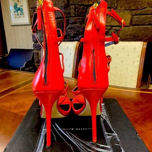 Stunning Giuseppe Zanotti Gladiator Sandals EU 39 NIB - Picture 4 of 9